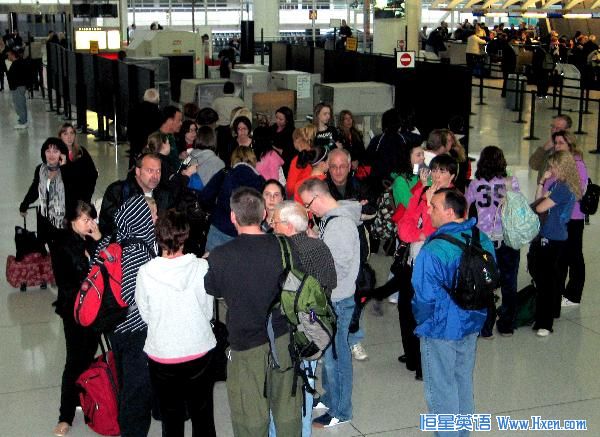 Passengers wait at the New York's John F. Kennedy International Airport, on April 17, 2010. (Xinhua File Photo) Passengers wait at the New York's John F. Kennedy International Airport, on April 17, 2010. (Xinhua File Photo)