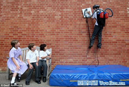 ��װ���ǿ�ŵ���������ʱ�����׶ع���ѧԺ��ɵ�