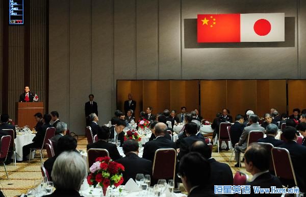 Chinese Premier Wen Jiabao addresses the welcome luncheon held by Japanese business group in Tokyo, capital of Japan, May 31, 2010. (Xinhua/Ji Chunpeng) 