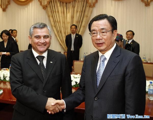 He Guoqiang, member of the Standing Committee of the Political Bureau of the CPC Central Committee, meets with the first secretary of the political committee of the Turkmen democratic party Kasymguly Babayev in Ashgabad, June 18, 2010. (Xinhua/Liu Jiansheng)