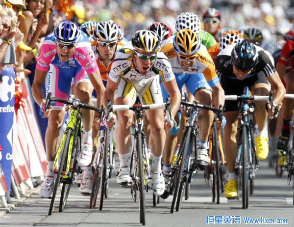 HTC-Columbia's Mark Cavendish of Britain crosses the finish line to win the 18th stage of the Tour de France cycling race from Salies-de-Bearn to Bordeaux HTC-Columbia's Mark Cavendish (C) of Britain crosses the finish line to win the 18th stage of the Tour de France cycling race from Salies-de-Bearn to Bordeaux, July 23, 2010. (Xinhua/Reuters)