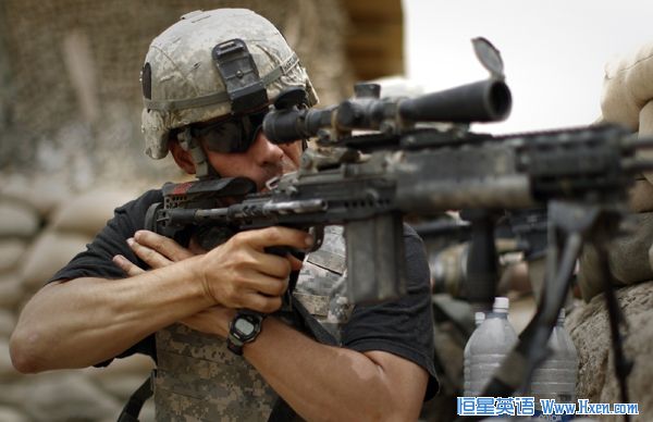 1st Sergeant Buddy Hartlaub with the U.S. Army's 1-320 Field Artillery Regiment, 101st Airborne Division takes aim at a suspected Taliban position at Combat Outpost Nolen in the Arghandab Valley north of Kandahar July 22, 2010. (Xinhua/Reuters File Photo) 1st Sergeant Buddy Hartlaub with the U.S. Army's 1-320 Field Artillery Regiment, 101st Airborne Division takes aim at a suspected Taliban position at Combat Outpost Nolen in the Arghandab Valley north of Kandahar July 22, 2010. (Xinhua/Reuters File Photo)