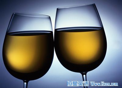喝酒为什么习惯碰杯 喝酒为什么习惯碰杯