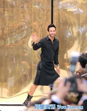 他从不跟随时尚或潮流,只会跟随自己的心并引领潮流 他从不跟随时尚或潮流,只会跟随自己的心并引领潮流