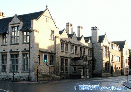 ţ��ĸУ�������� 8�˿��Ȱ���˹̹