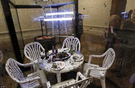 ��Ӭ�����и�����������Ʒչ��