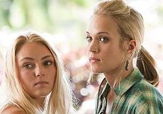 AnnaSophia Robb and Carrie Underwood in 