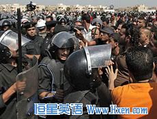 Anti-Mubarak protesters scuffle with riot police outside the  Police Military Academy complex in Cairo, Egypt,  August 3, 2011, during the trial session of ousted President Hosni Mubarak