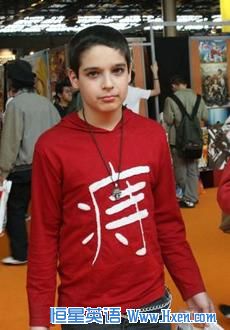 No doubt this boy or his parents thought this character translates as ��samurai,�� but the character actually means ��hemorrhoid�� in English. 