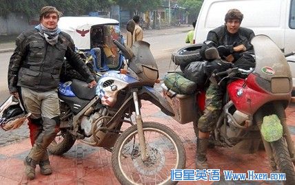 Ӣ��¿�ѻ����ް�Ȼ���� ����ȴ�ڼ��ſڱ�͵