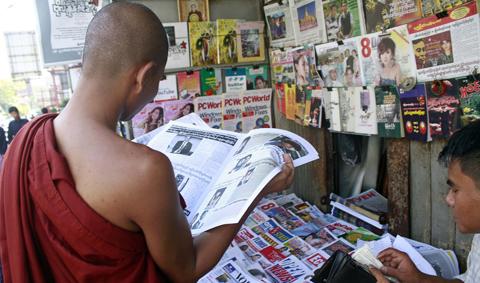 burma_monk_newspapers