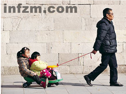 �й�ѧ�߽�����Ķ�����Ů����