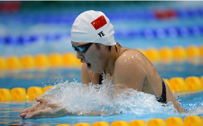 �й��˶�ԱҶʫ�ı���ʹ���˷ܼ�