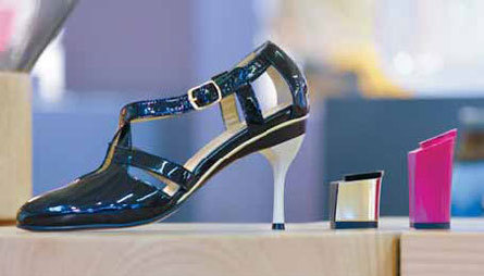 Ů�Ը������ɵ��ڸ߶ȵĸ߸�Ь