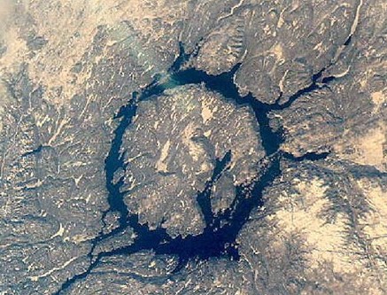 ����˹��������ʯ���ع� ������ȫ��3ǧ������