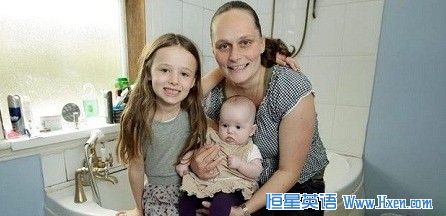 英国6岁女孩成功帮母亲接生 多亏平时爱看医疗剧