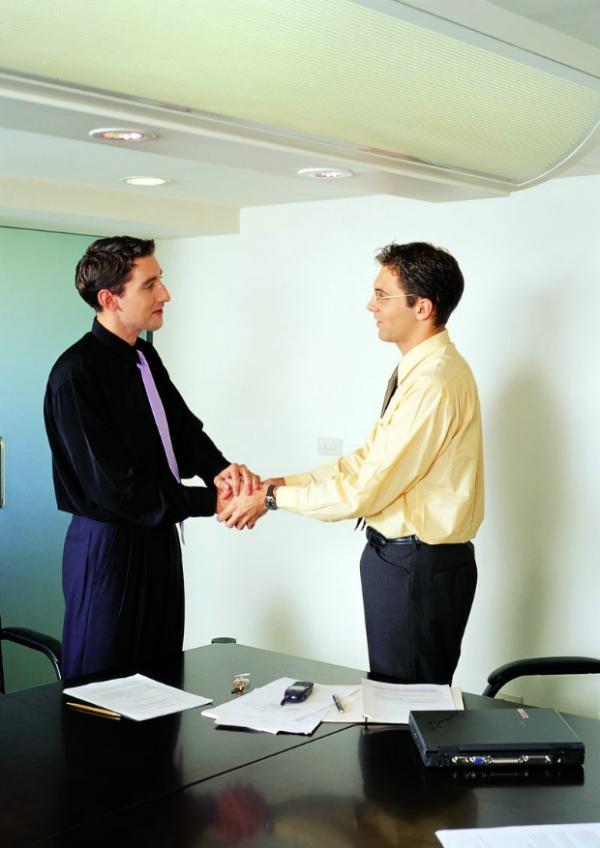 ���ܺ����˵�10��ְ���ڻ�