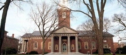 美国顶尖大学努力录取贫困优等生