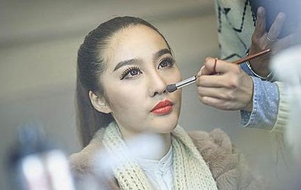 �Ա����ô�����Ů��