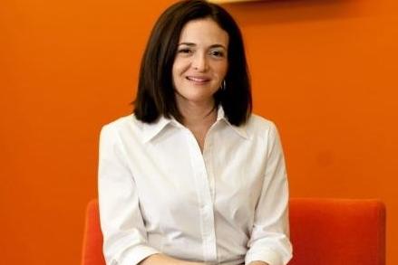 Facebook��ϯ��Ӫ�ٸ�ְ��Ů�Ե���������