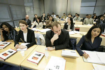 �̽�֮��:�й��߹�Ե����������MBA�γ�