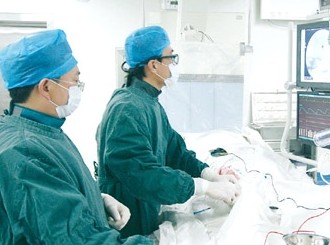 中西方医生地位差距迥异