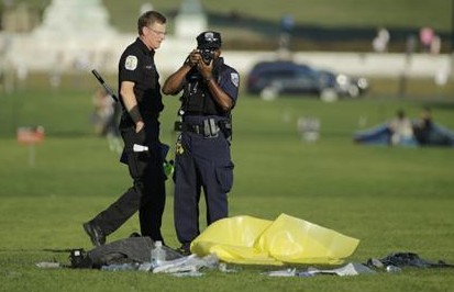 美国国会广场自焚男子身亡