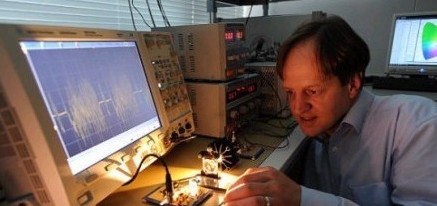 Li-Fi新技术来袭:开个灯上网去