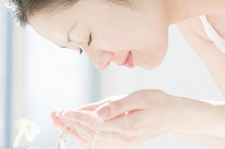 健康大误区:洗脸别洗太干净