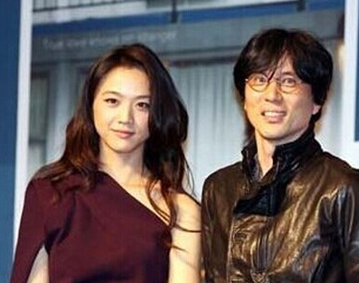 汤唯宣布与韩国导演金泰勇订婚