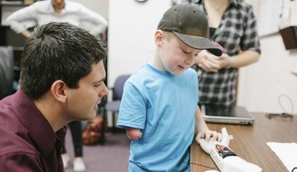 ѧ��3D��ӡ��֫ �м��к���ʰЦ��