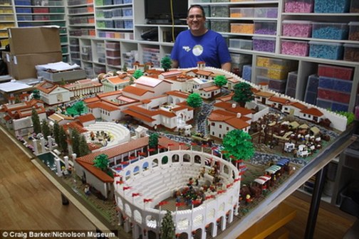 男子用乐高积木重现庞贝古城