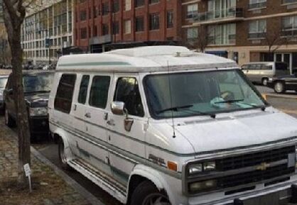 城会玩:出租货车当旅馆