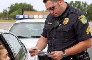 ʵս�����龰�Ի� ��1366��:Have you ever been stopped by the police? �㱻������ͣ����?